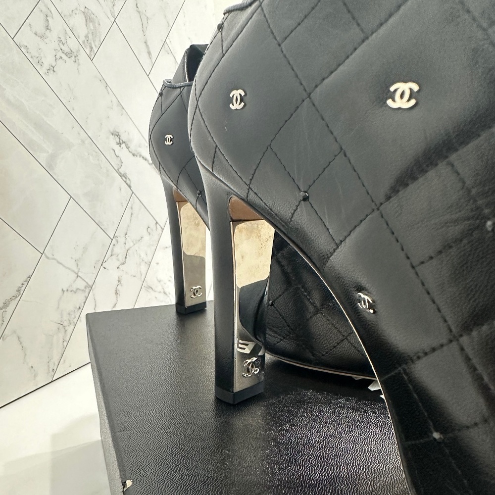 CHANEL SHORT BOOTS BLACK 94305 SIZE 38.5 - Picture 5 of 10